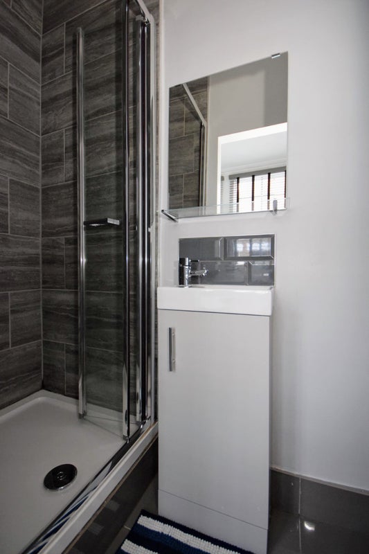 Room Senrab Street in Greater London