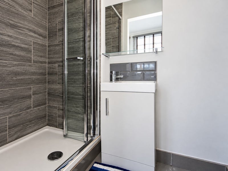 Room Senrab Street in Greater London