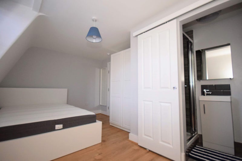 Room Senrab Street in Greater London