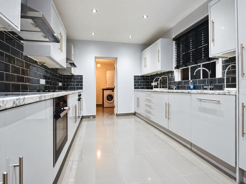 Room Senrab Street in Greater London