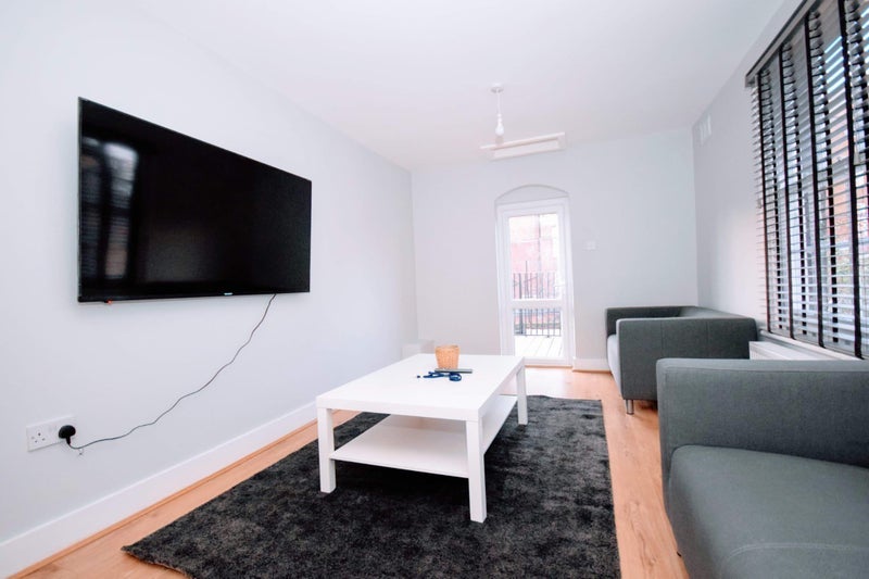 Room Senrab Street in Greater London