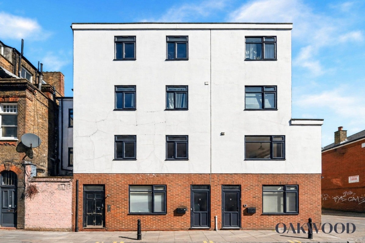 Flat Windus Road in Greater London