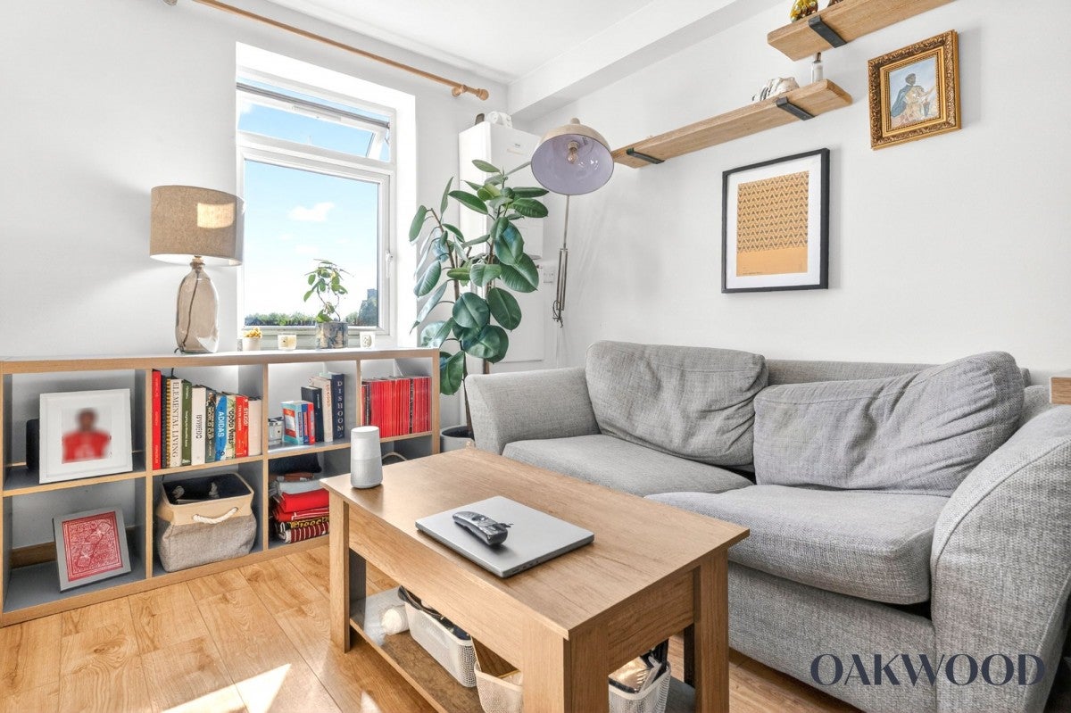 Flat Windus Road in Greater London