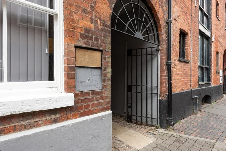 Flat Bishop Lane in Hull