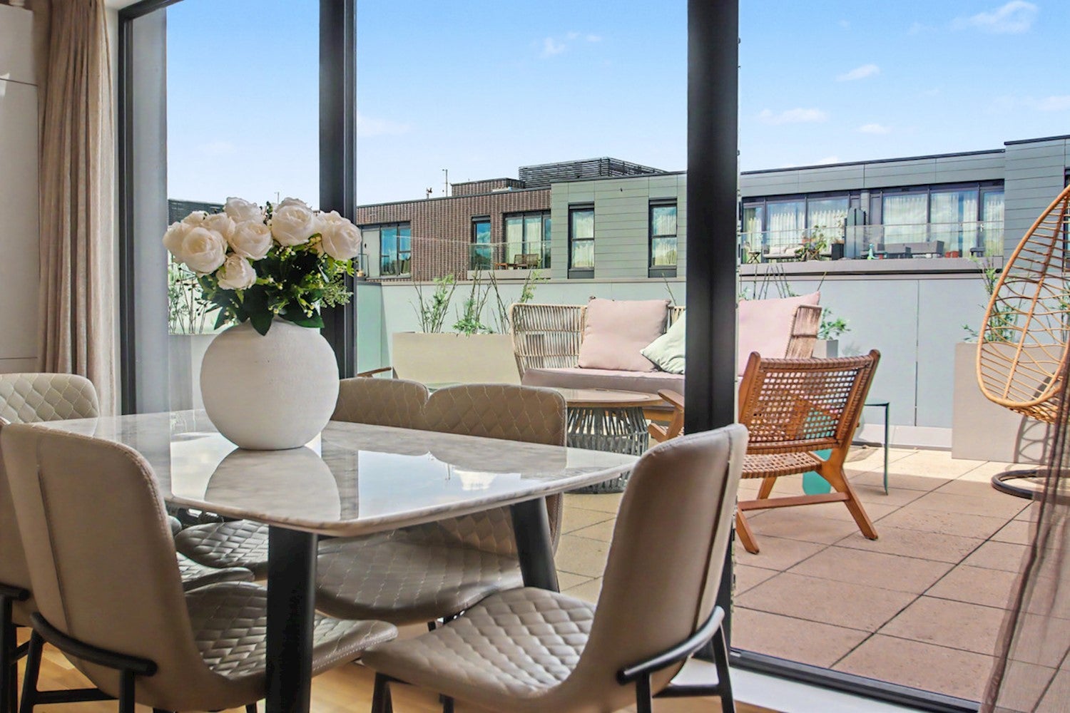 Flat Hawthorne Crescent in Greater London