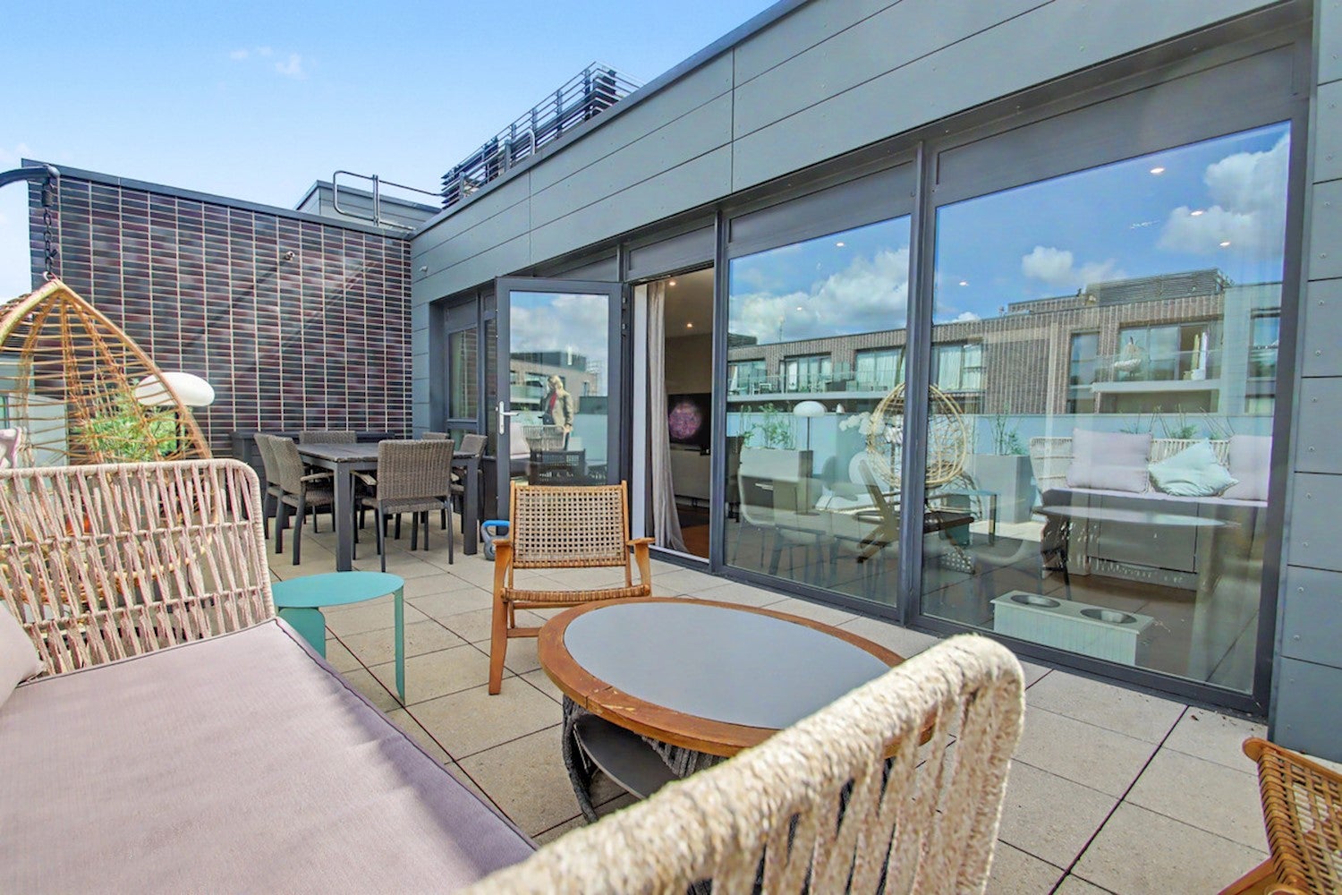 Flat Hawthorne Crescent in Greater London