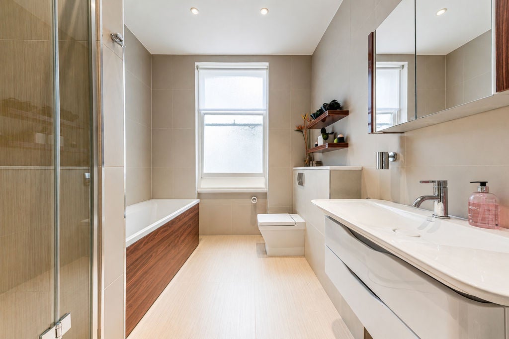 Flat Dover Street in City of Westminster