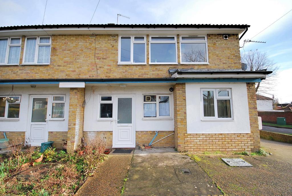 Flat Charterhouse Avenue in Greater London
