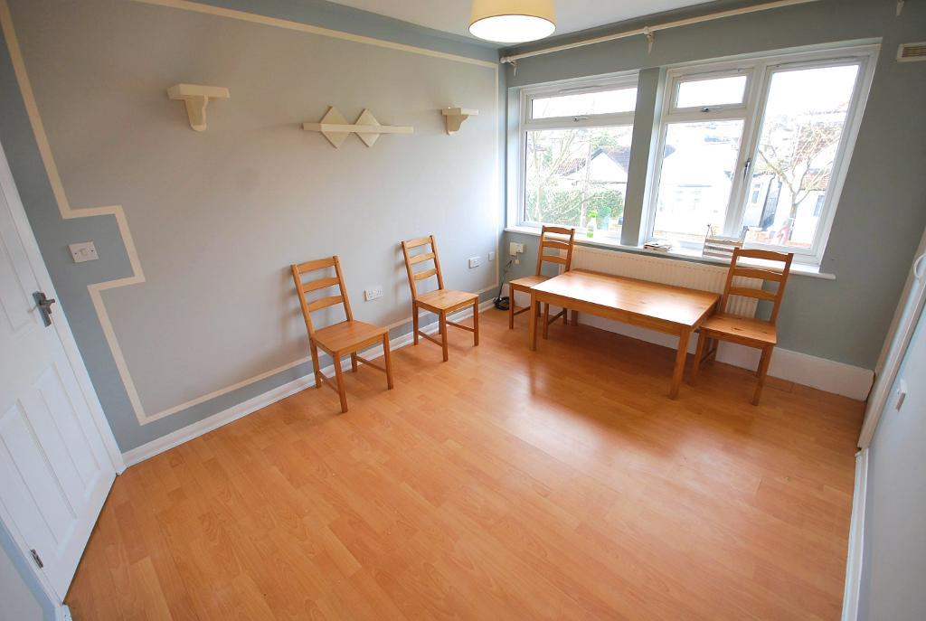 Flat Charterhouse Avenue in Greater London