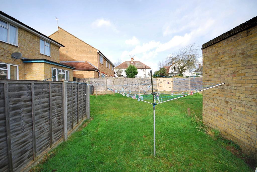Flat Charterhouse Avenue in Greater London