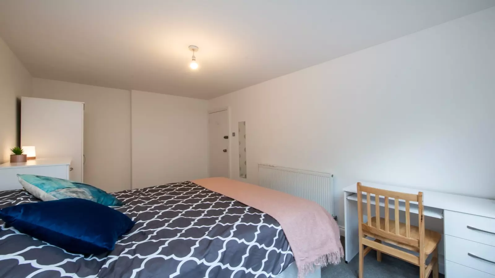 Flat York Road in Greater London
