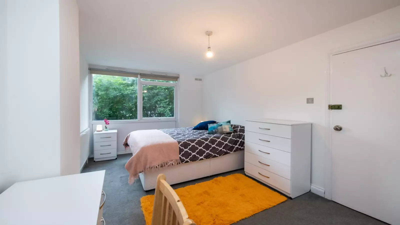 Flat York Road in Greater London