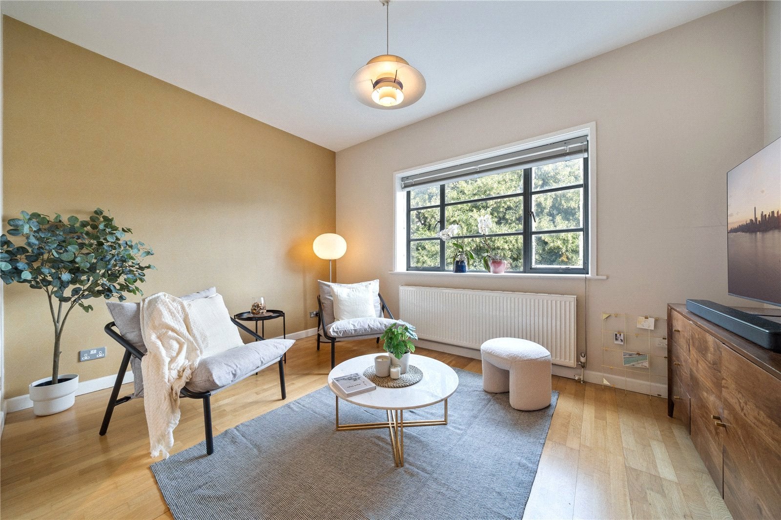 Flat Graham Street in Greater London