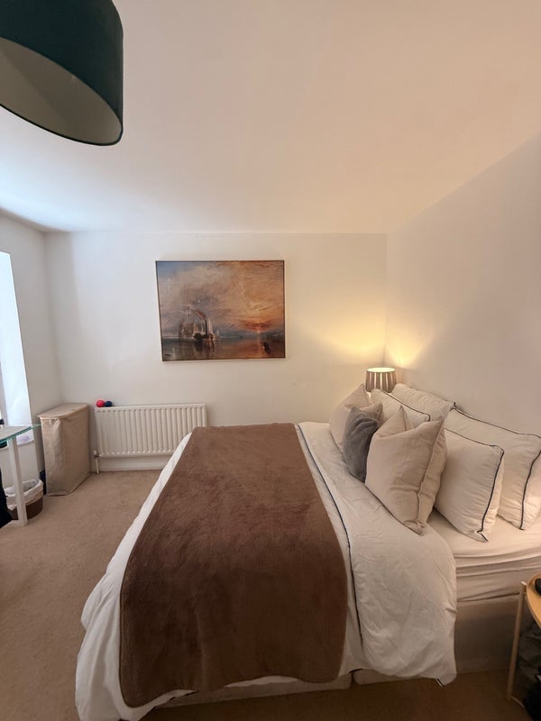 Room Sovereign Mews in Greater London