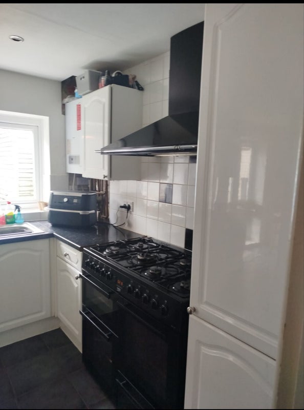Room Belben Road in Poole