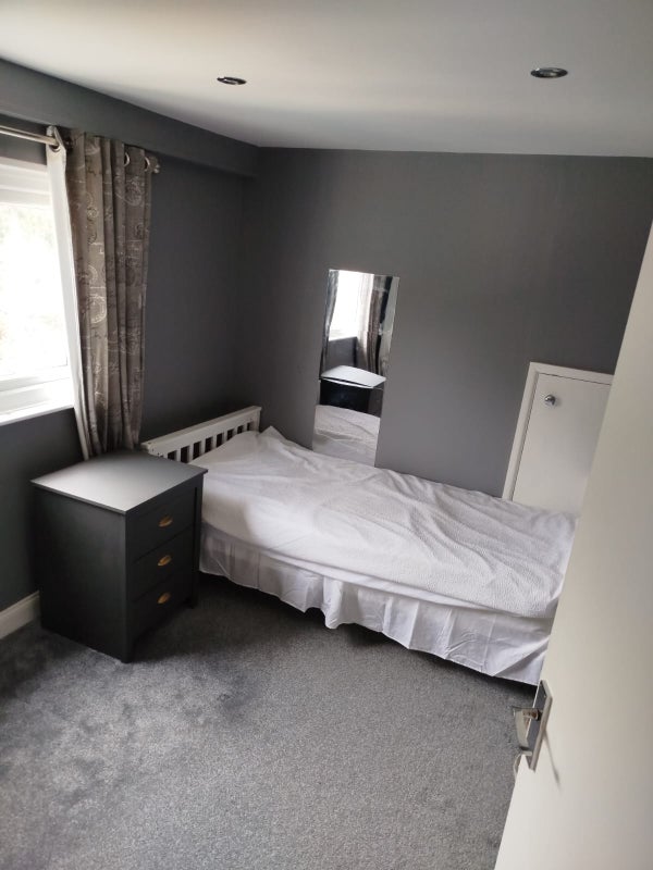 Room Belben Road in Poole