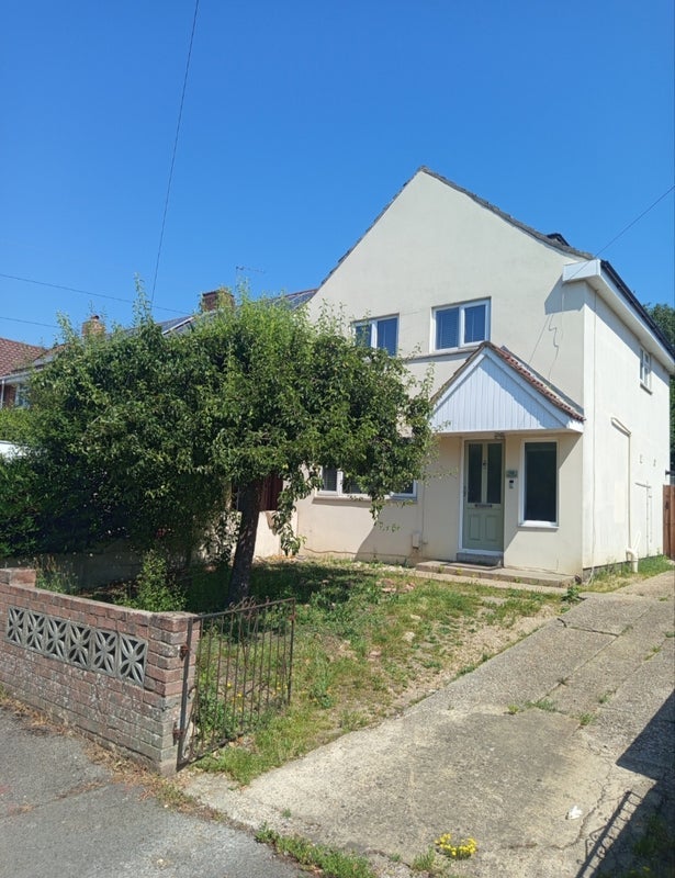Room Belben Road in Poole