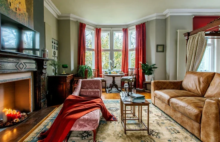 Room Cathedral Road in Cardiff