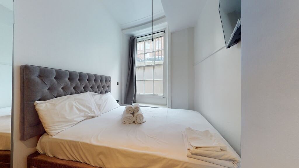 Flat Draycott Avenue in Greater London