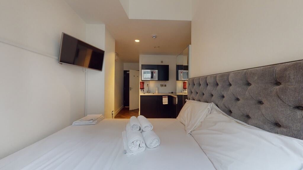 Flat Draycott Avenue in Greater London