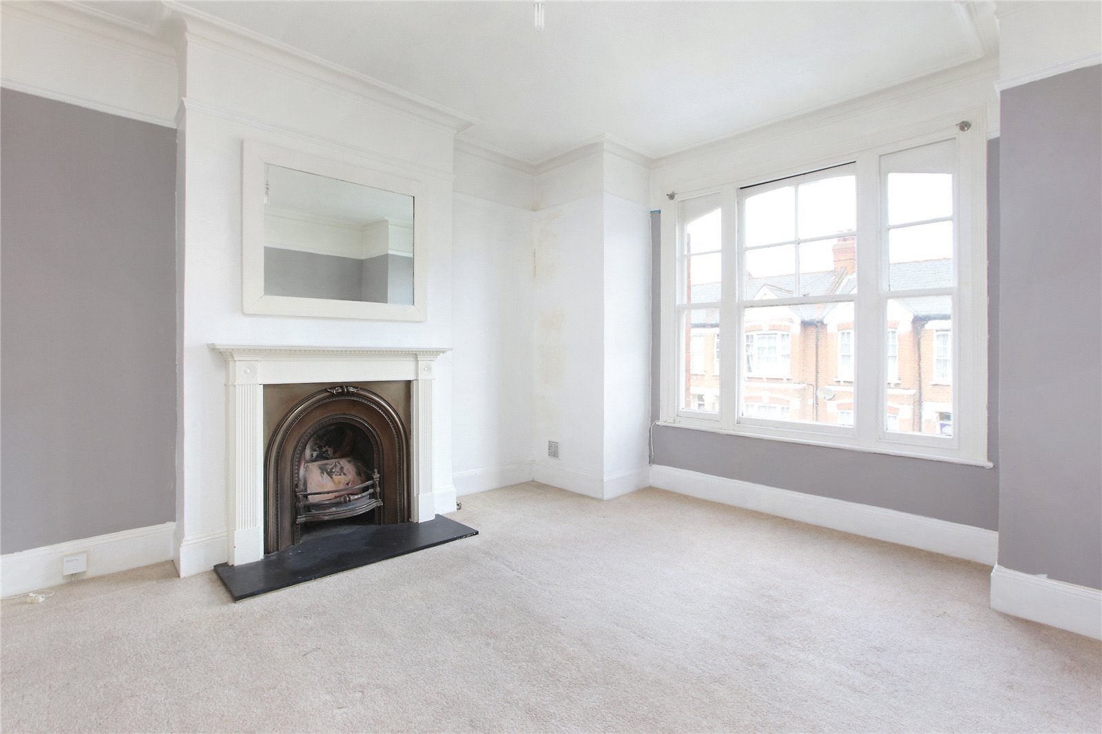 Flat Midmoor Road in Greater London