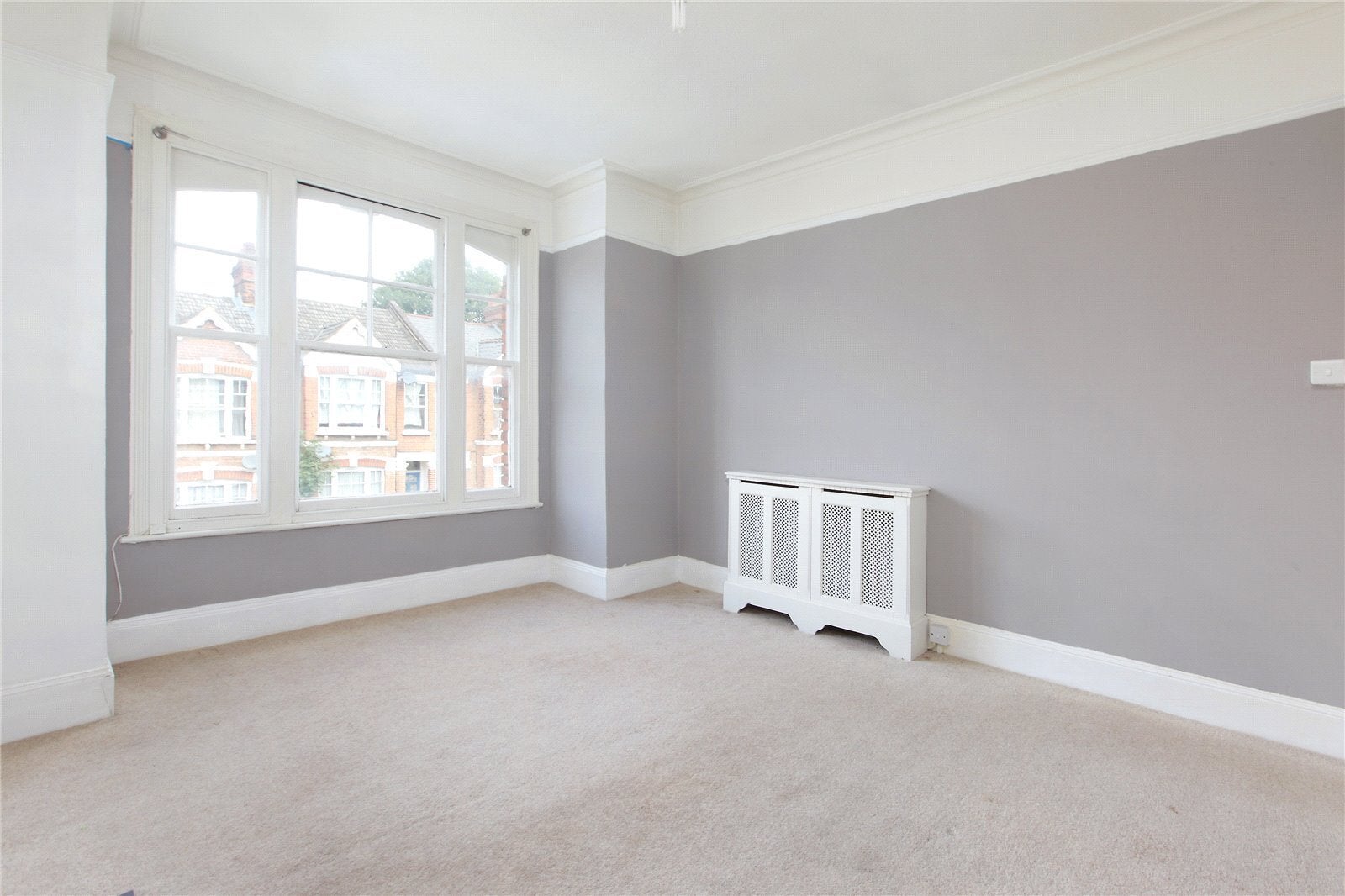 Flat Midmoor Road in Greater London