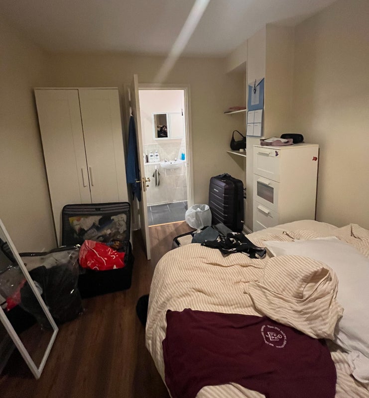 Room Oxley Close in Greater London