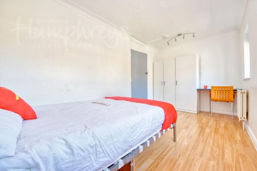 House Regency Place in Canterbury