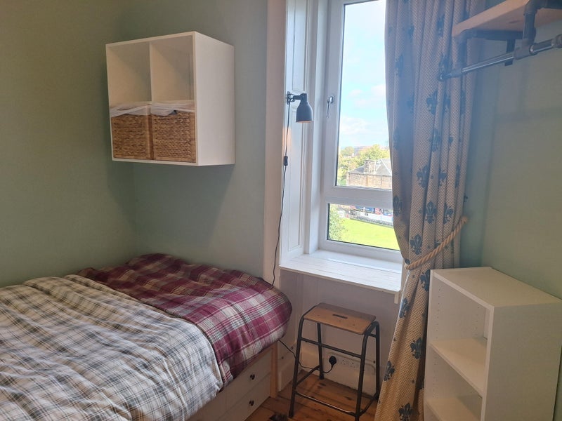 Room Restalrig Road in City of Edinburgh