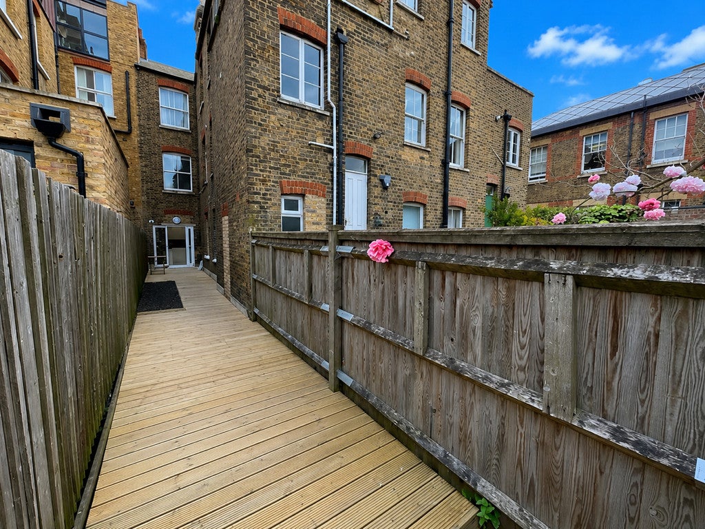 Flat Clapham Common North Side in Greater London