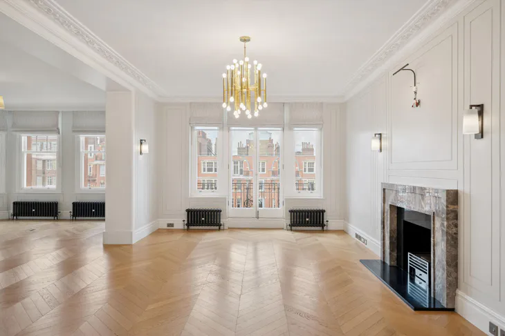 Flat Oakwood Court in Greater London