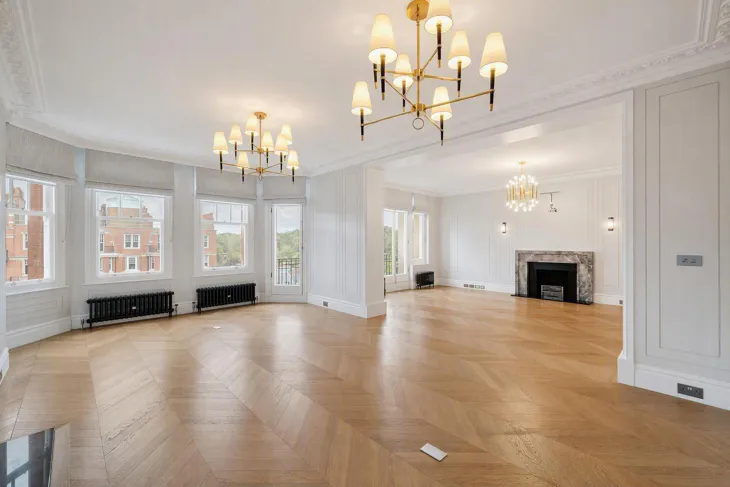 Flat Oakwood Court in Greater London