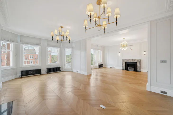 Flat Oakwood Court in Greater London