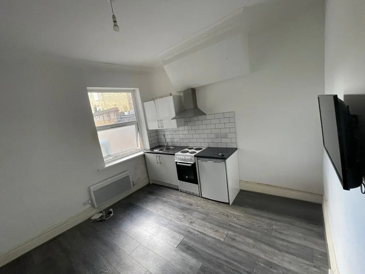 Flat Putney Bridge Road in Greater London