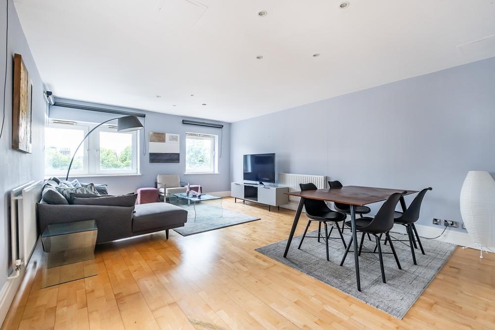 Flat Queensmead in Greater London