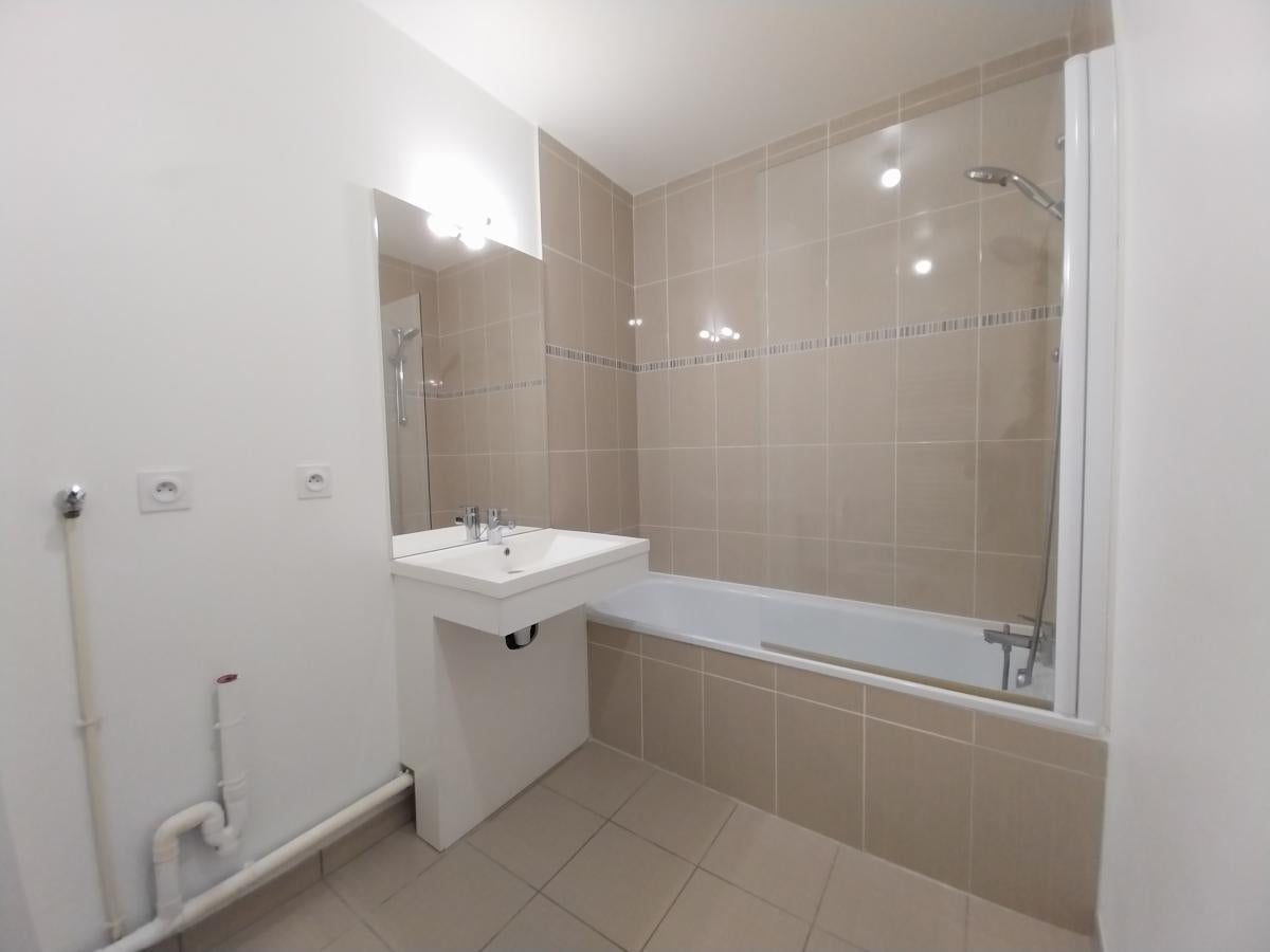 Flat Rue Lucie Aubrac in Bordeaux