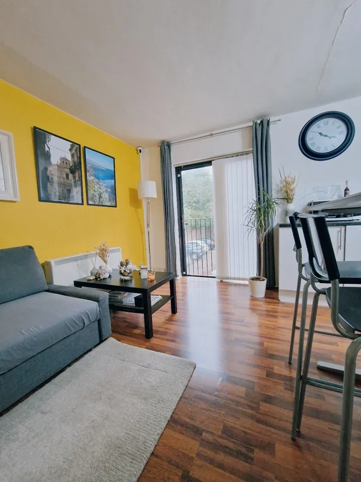 Flat Tinniswood Close in Greater London