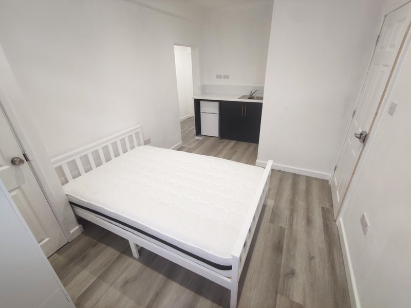 Room Worsley Bridge Road in Greater London