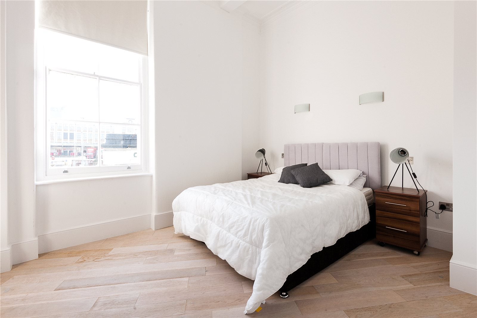 Flat Wren Street in Greater London