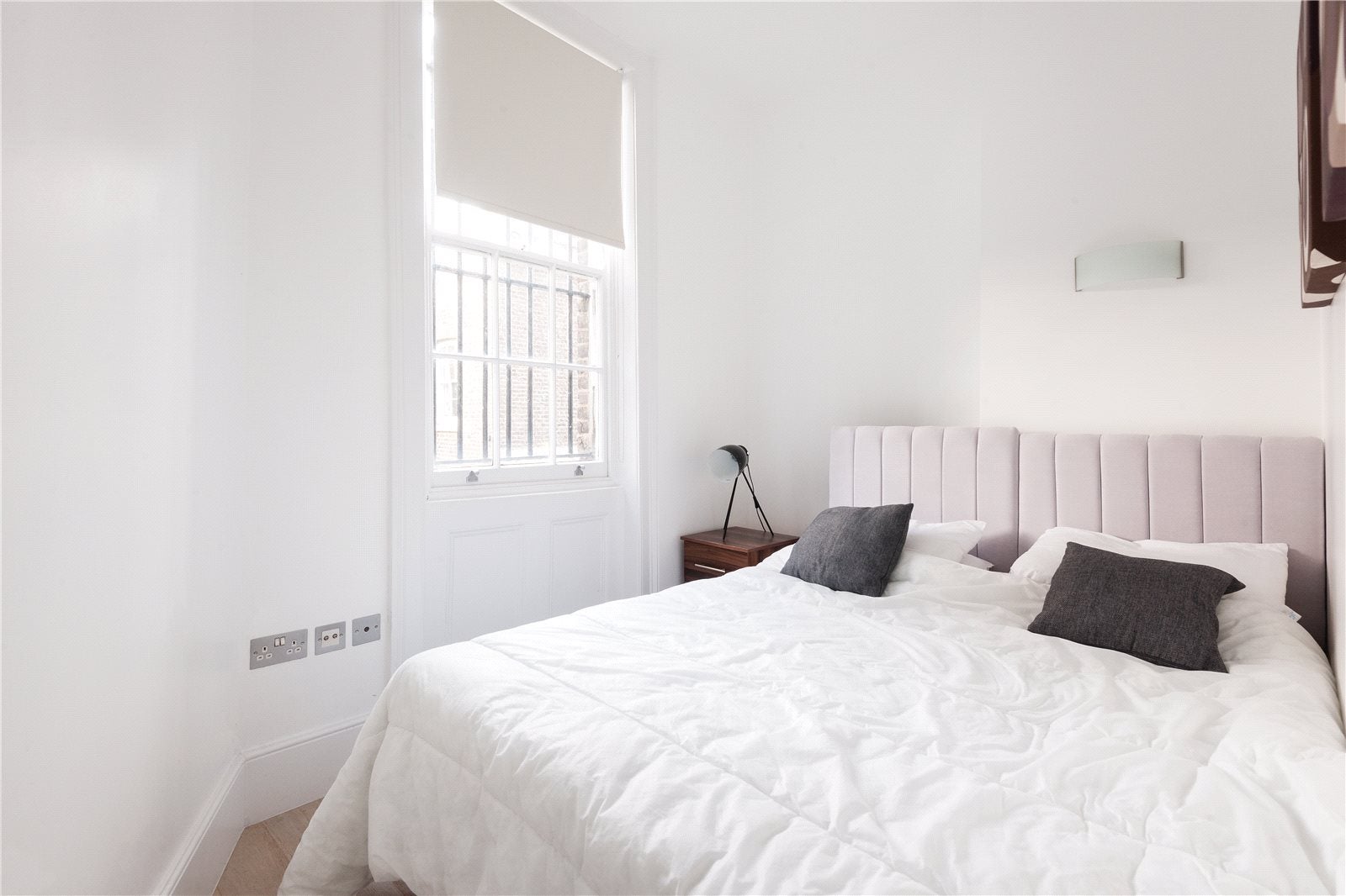 Flat Wren Street in Greater London