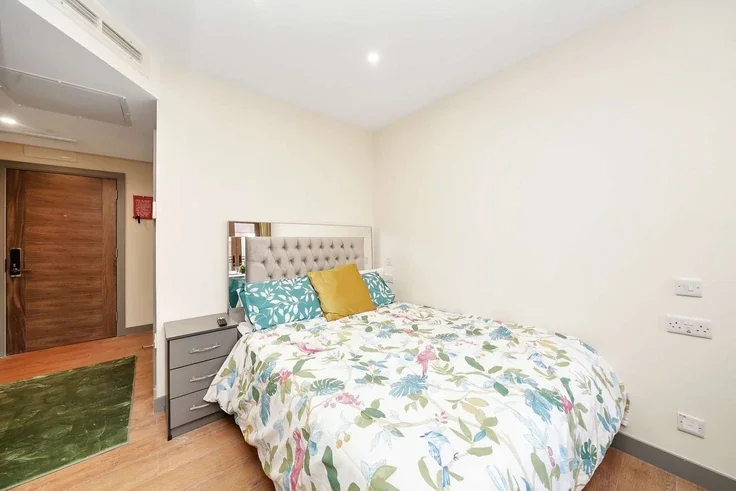 Flat Cranbrook Road in Greater London