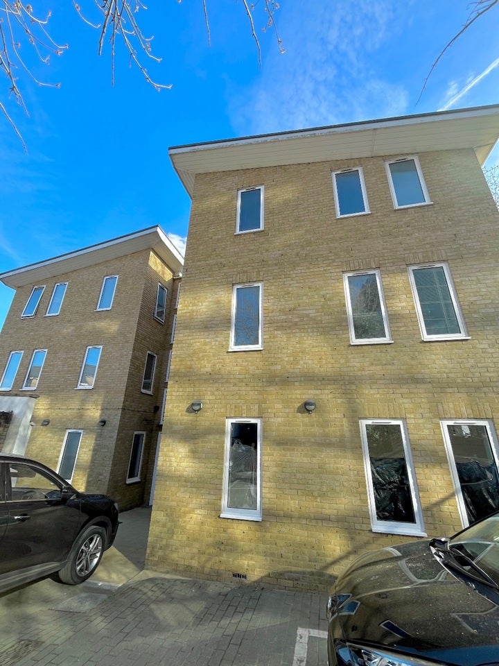 Flat St John's Road in Watford