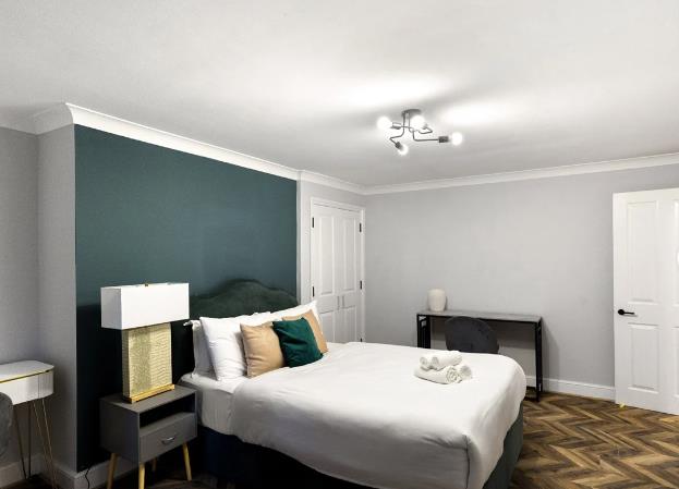 Flat Belvedere Road in Greater London