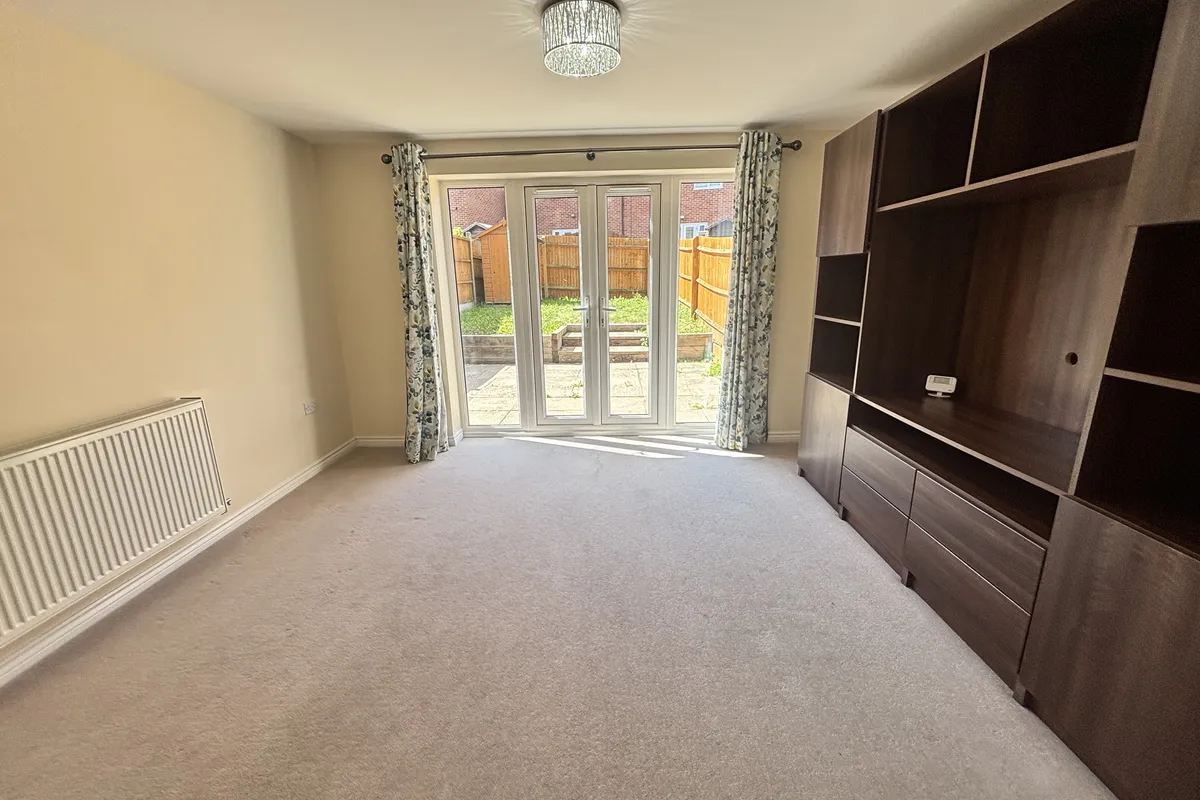 House Curiosity Close in Rugby