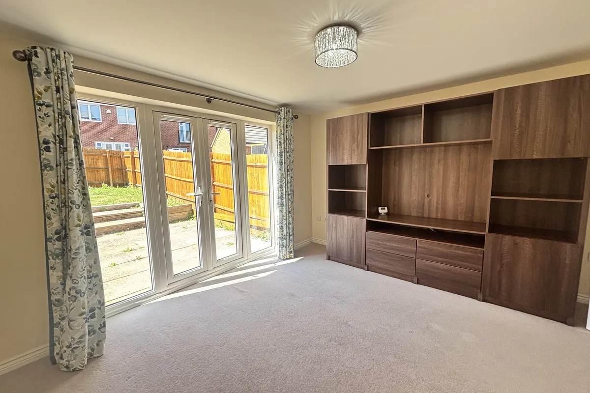 House Curiosity Close in Rugby