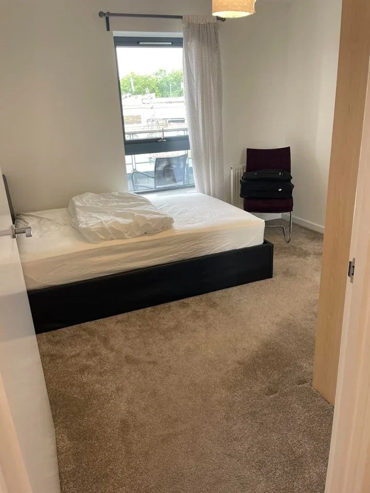 Flat Hamlets Way in Greater London