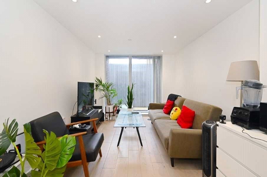 Flat Grange Walk in Greater London