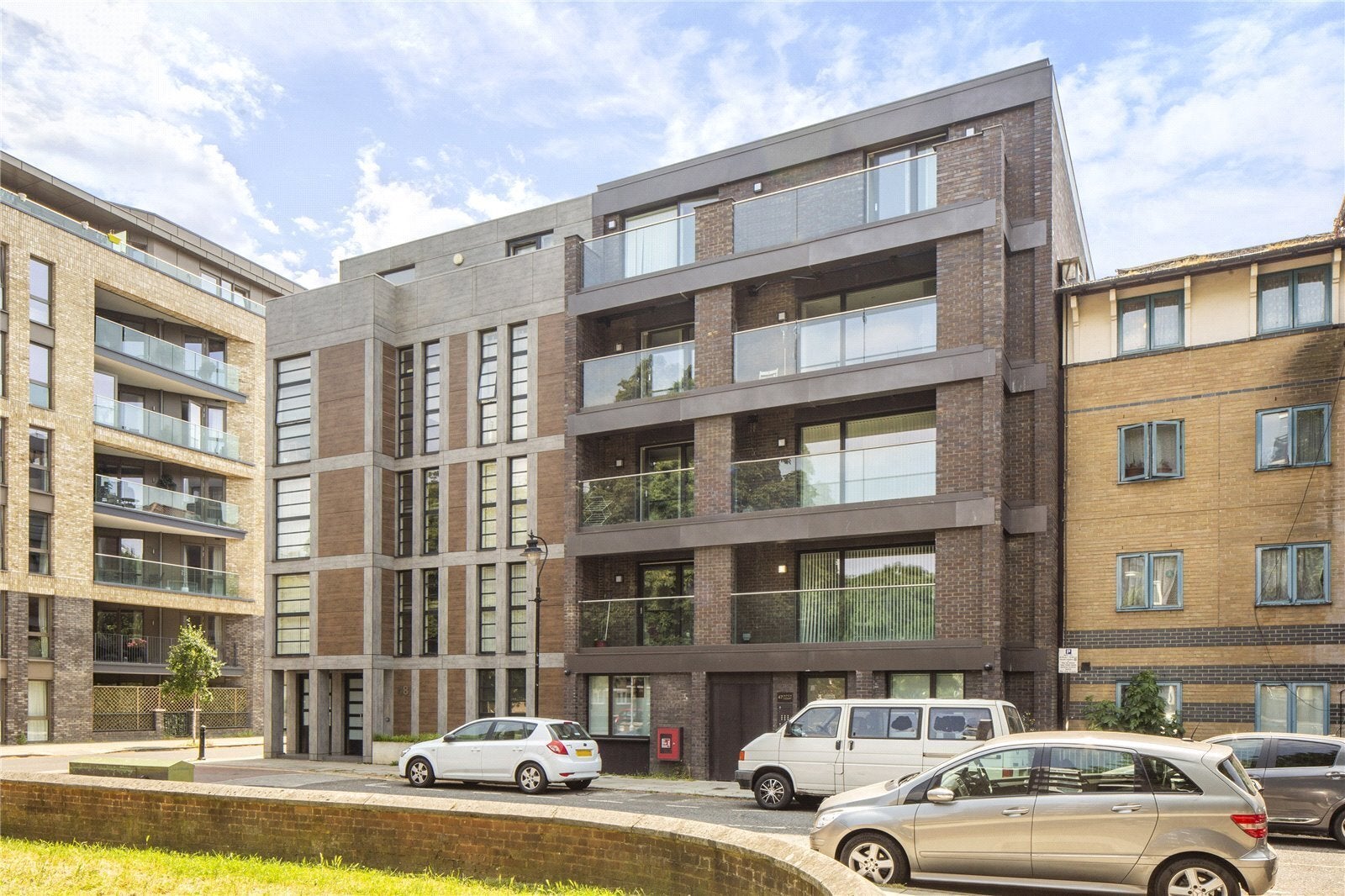 Flat Grange Walk in Greater London
