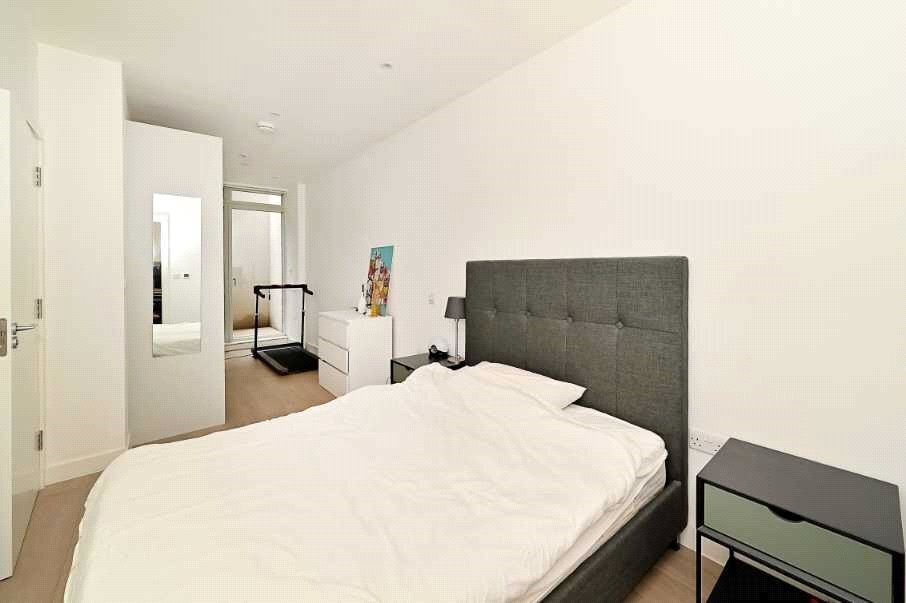 Flat Grange Walk in Greater London