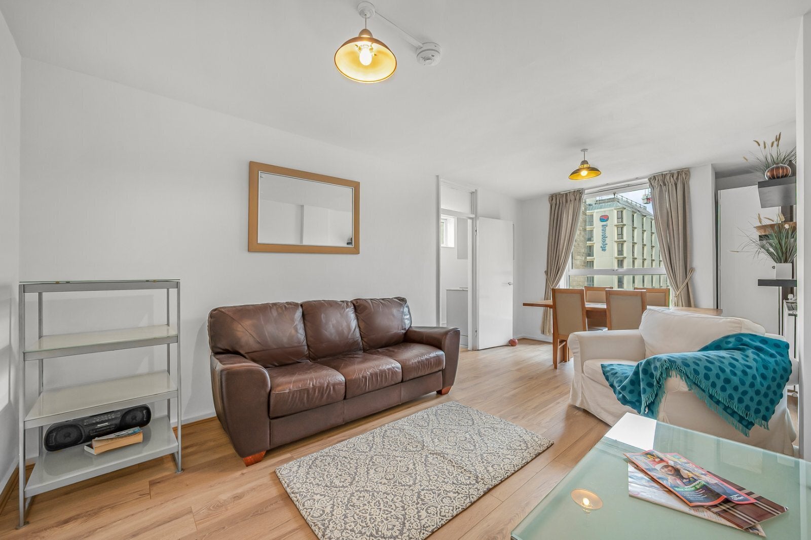 Flat Drury Lane in Greater London